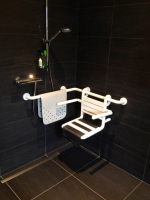Aangepaste douche voor persoon in rolstoel 
